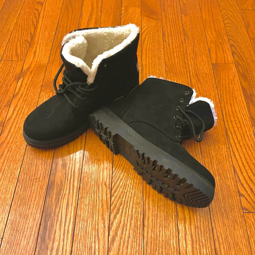 Women's Black Winter Boots with Faux Fur Lining
